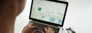 SEO vs. Tráfego Pago: Especialistas Analisam as Vantagens